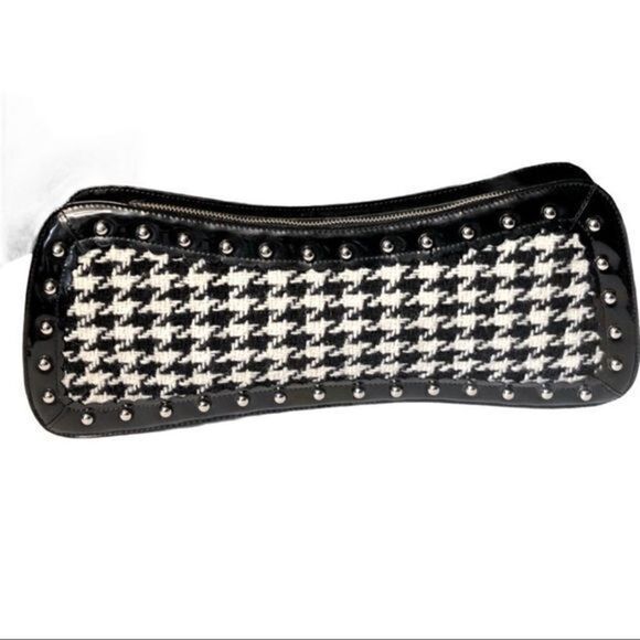 Trina Turk Houndstooth Clutch is ideal for any event or occasion. - Picture 2 of 10